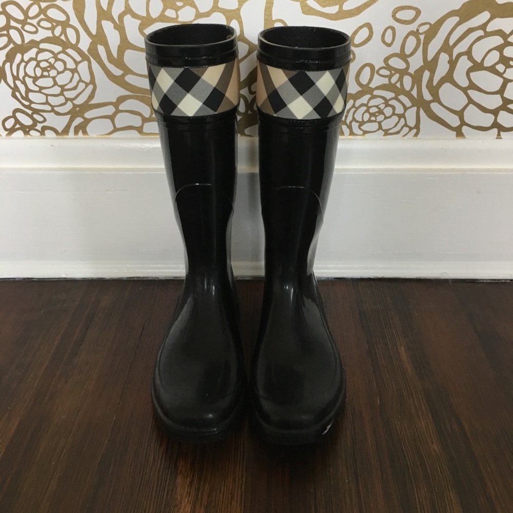 Burberry Black Rain Boots with Beige/White Check Cuff